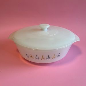Vintage fireking baking dish in very good used condition 1 1/2 quart